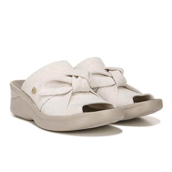 BZEES NWOT Smile Wedge Sandal Cream Cheetah Size 7.5M - Picture 1 of 9